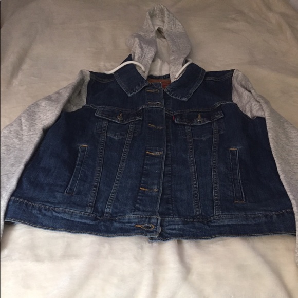 NWOT Levi’s denim jacket